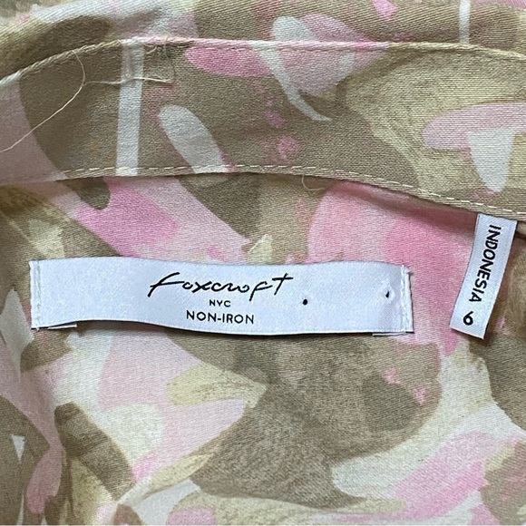 Foxcroft Zoey Abstract Camo Print Non Iron Roll Tab Button Shirt Size 6 - Picture 7 of 9